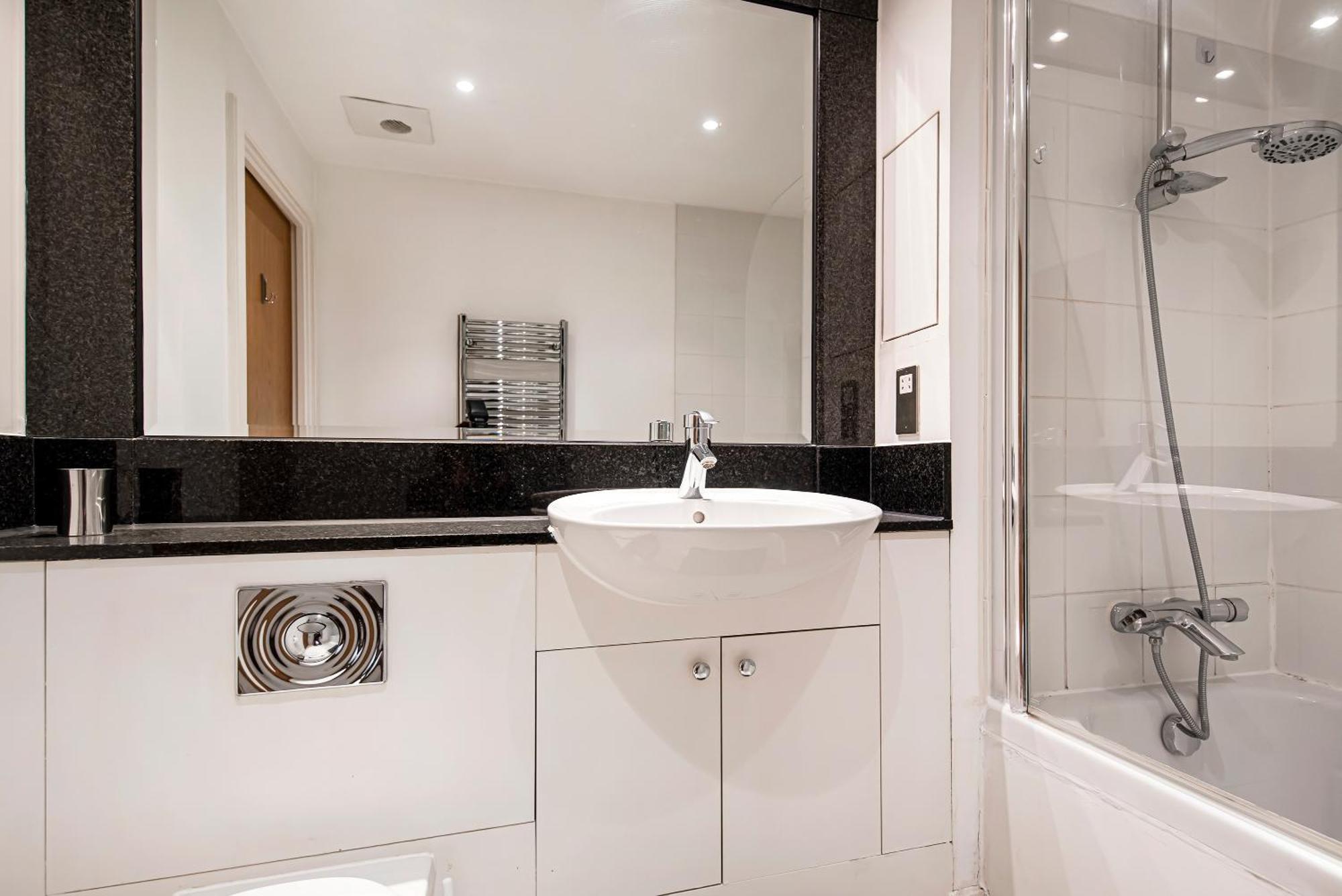Central 2 Bed With Large Terrace London Eksteriør billede